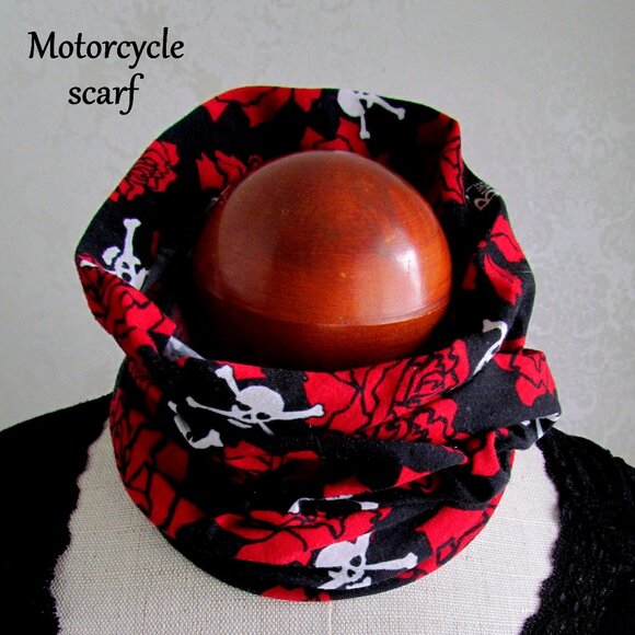 MOTORCYCLE NECK SCARF & DEW RAG, LONG STRETCHY ROSES & SKULLS RED, BLACK & WHITE - Picture 1 of 4